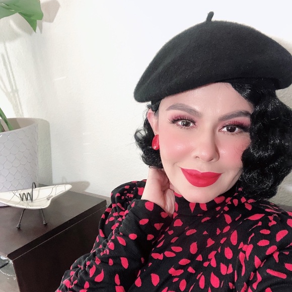 Meet your Posher, Ora - Picture 1 of 1